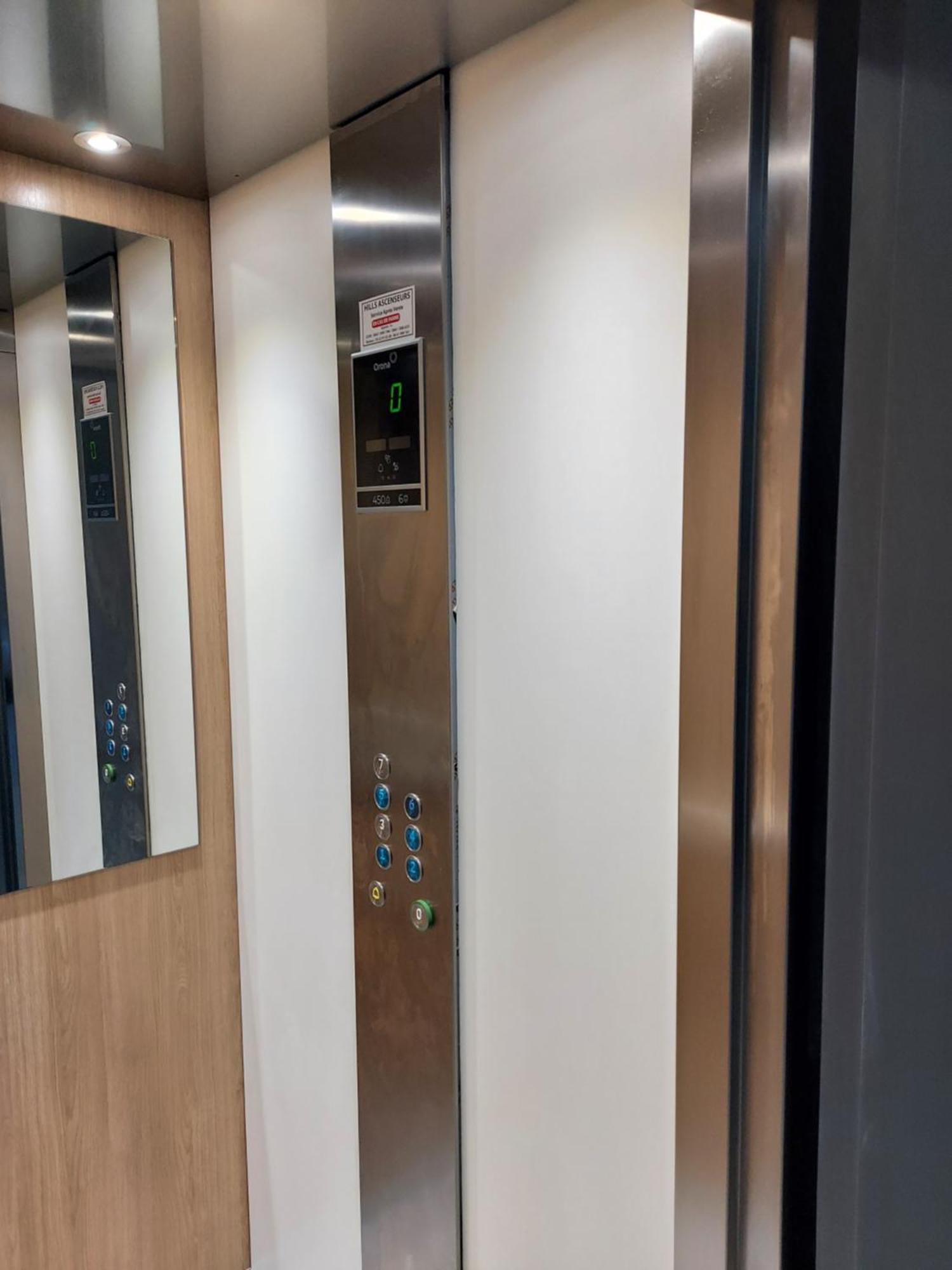 Apartamento Luxury Of 80m2 , 1minute From Hassan2 Mosquè From Family , Pour Famille , Interdit Couples Araabic Non Marié, Forbidden Unmarried Araabic Couples *
