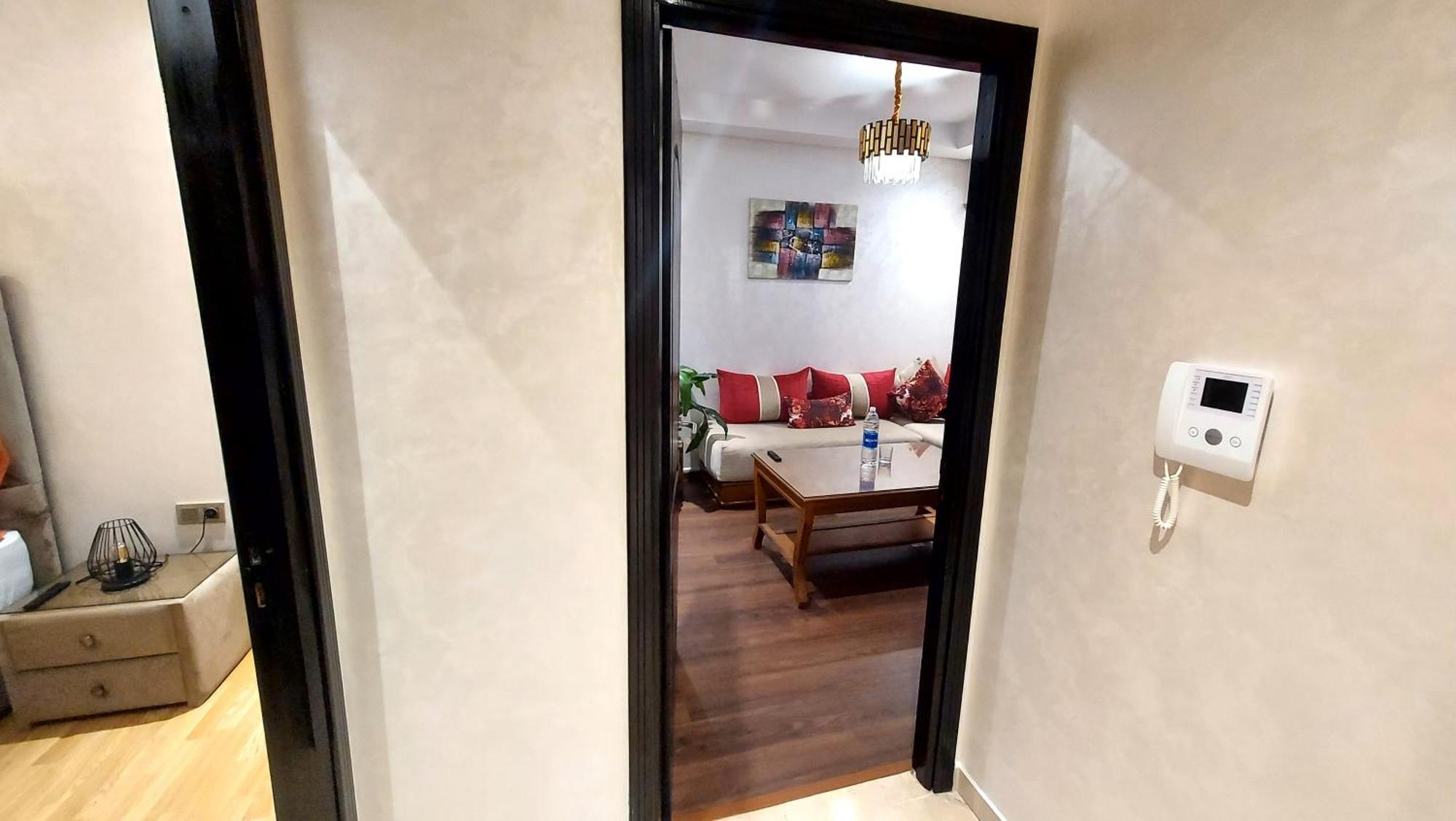 Luxury Downtown Of 80m2 In Front Of Hassan 2 Mosque And Sea From Family , Pour Famille , Interdit Couples Araabic Non Marie, Forbidden Unmarried Araabic Couples Basement Car Park *